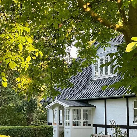 Bed and breakfast Strandby 1847 *