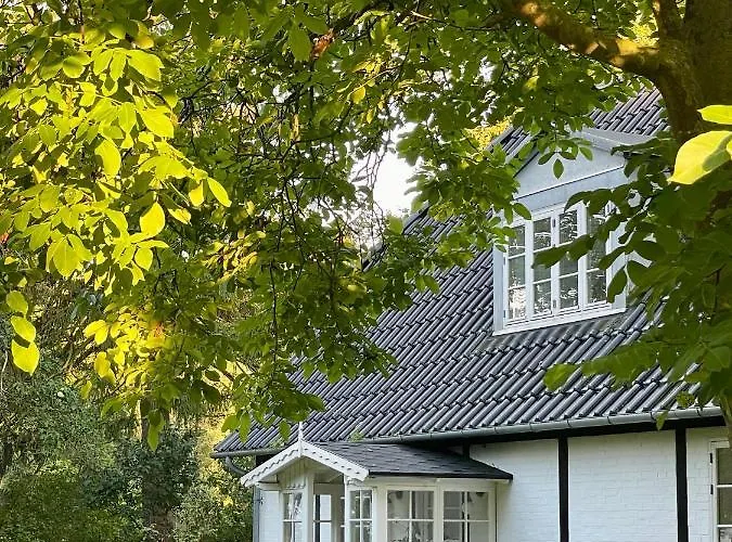 Bed and breakfast Strandby 1847 *